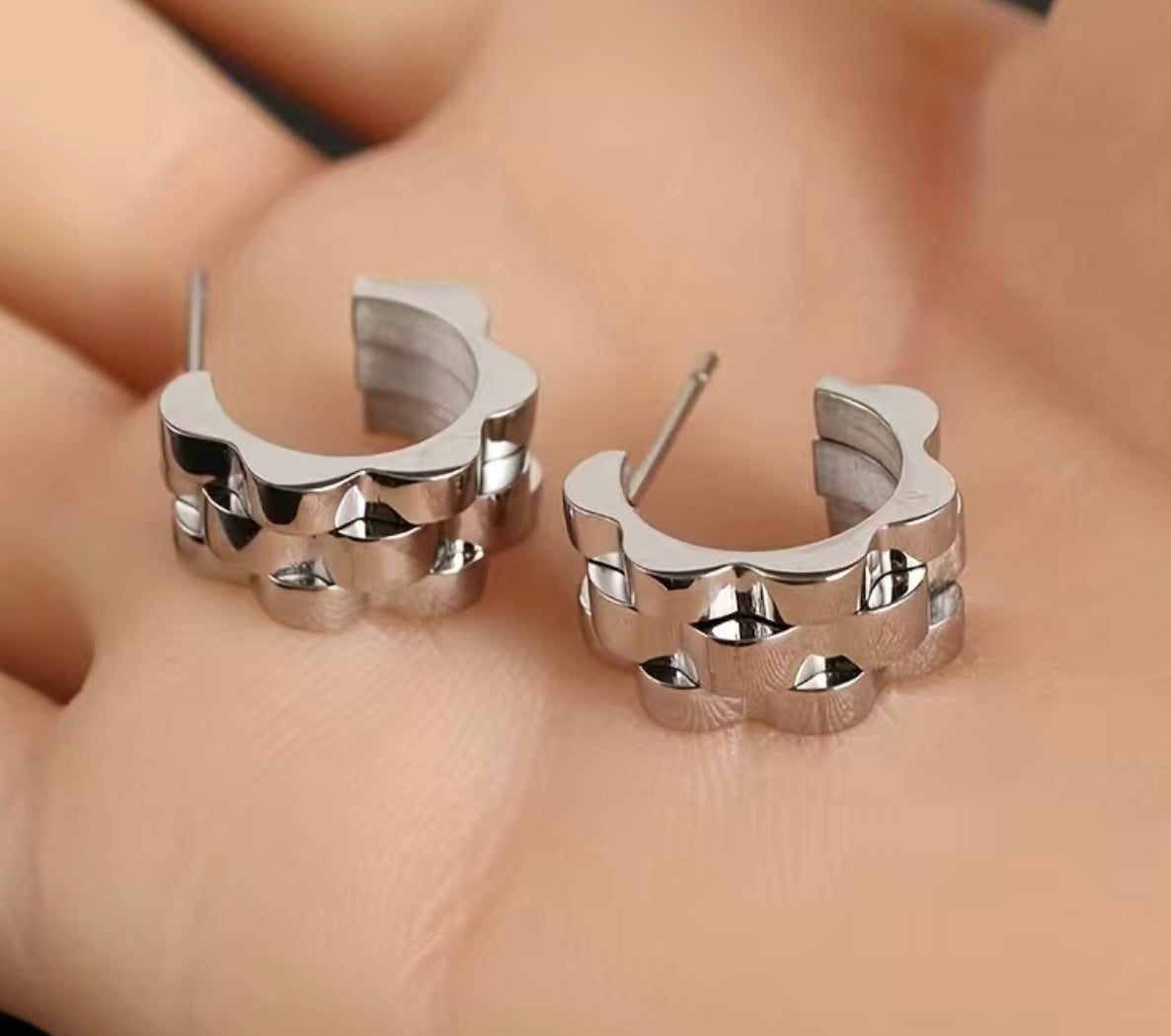 Naudy Semi Hoops Earrings